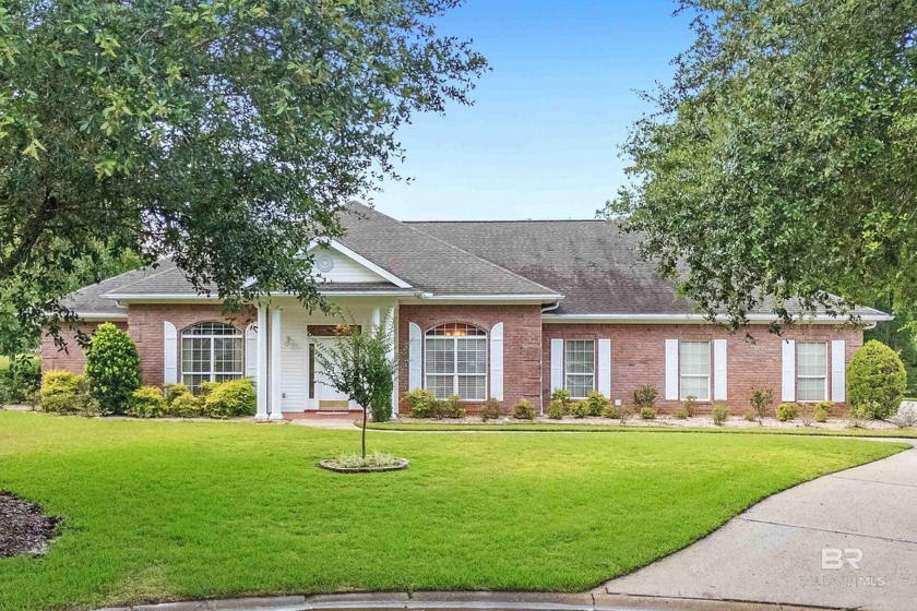 Fabulous and impeccably maintained, this spacious 3 BR, 3 BA - Beach Home for sale in Gulf Shores, Alabama on Beachhouse.com
