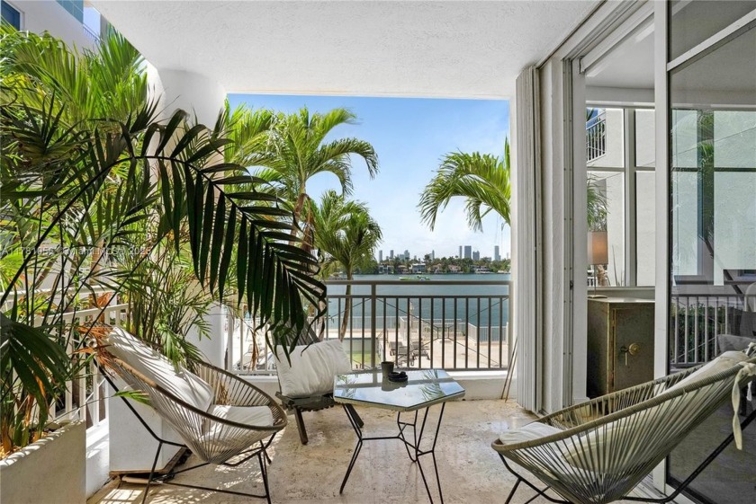 Rare, 930 SF 1 bedroom, 1.5 bathroom, direct bay facing unit at - Beach Condo for sale in Miami Beach, Florida on Beachhouse.com