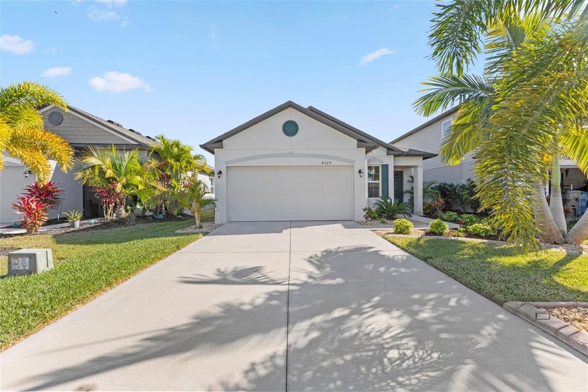 Under contract-accepting backup offers. Welcome to 4325 Hollow - Beach Home for sale in Palmetto, Florida on Beachhouse.com