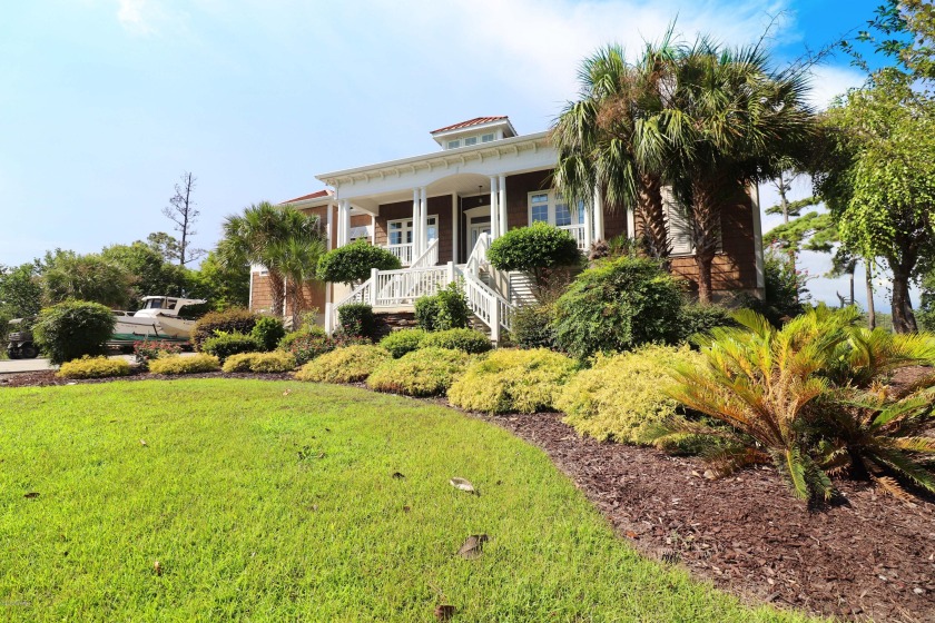 CUSTOM WATERFRONT HOME IN JADE POINT SUBDIVISION! With 4 - Beach Home for sale in Beaufort, North Carolina on Beachhouse.com