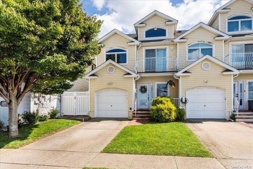 Welcome to this charming colonial-style home nestled on the bay - Beach Home for sale in Massapequa, New York on Beachhouse.com