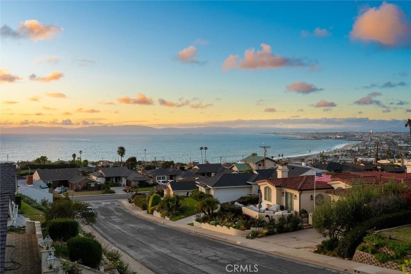 Set on a large view lot in a prime Hollywood Riviera location - Beach Home for sale in Redondo Beach, California on Beachhouse.com