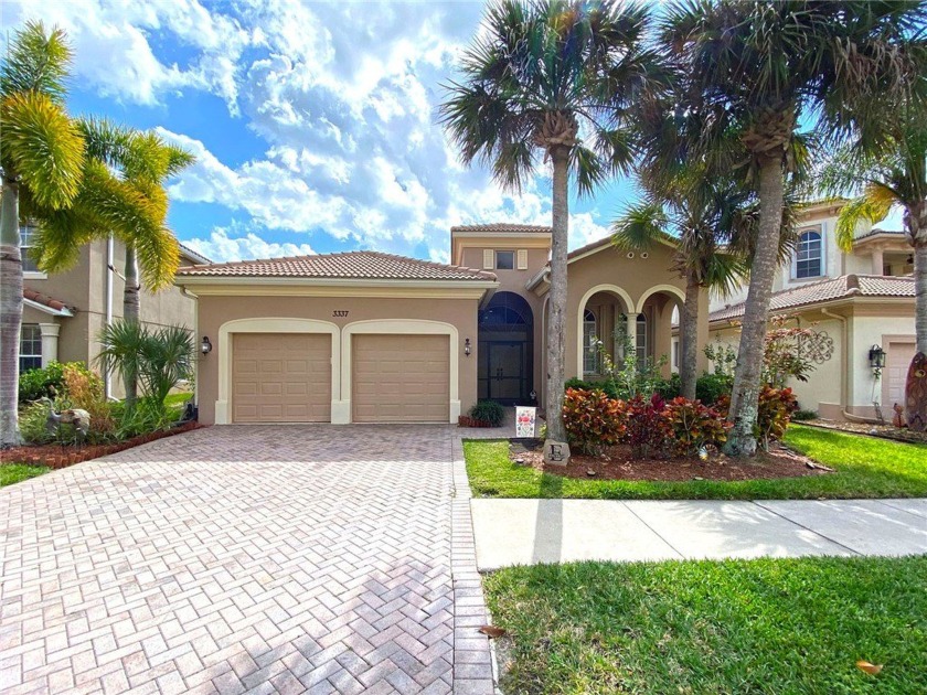 Beautiful lakefront home w/3 BR/2.5 BA/Den & 2 CG. Shelby built - Beach Home for sale in Vero Beach, Florida on Beachhouse.com