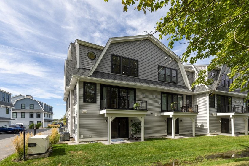 This exquisite end unit condo, masterfully designed by renowned - Beach Condo for sale in Dover, New Hampshire on Beachhouse.com