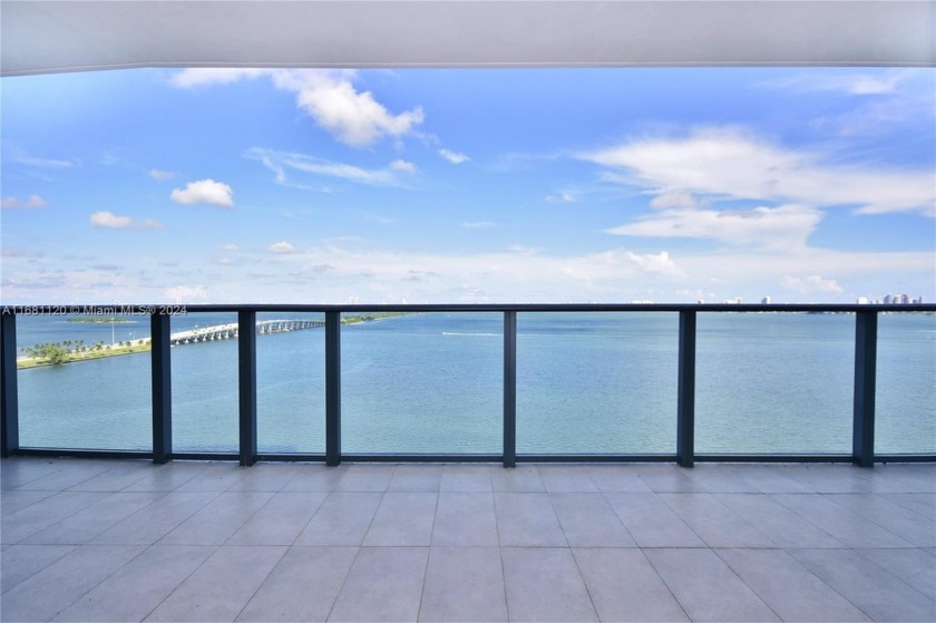 The only unit with 4 assigned parking spaces and a big storage - Beach Condo for sale in Miami, Florida on Beachhouse.com