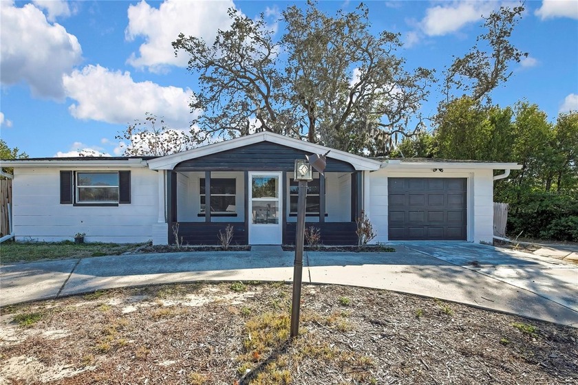 NO FLOOD INSURANCE-NEWER ROOF-UPDATED-EXTRA LARGE ROOM(CAN BE A - Beach Home for sale in Holiday, Florida on Beachhouse.com