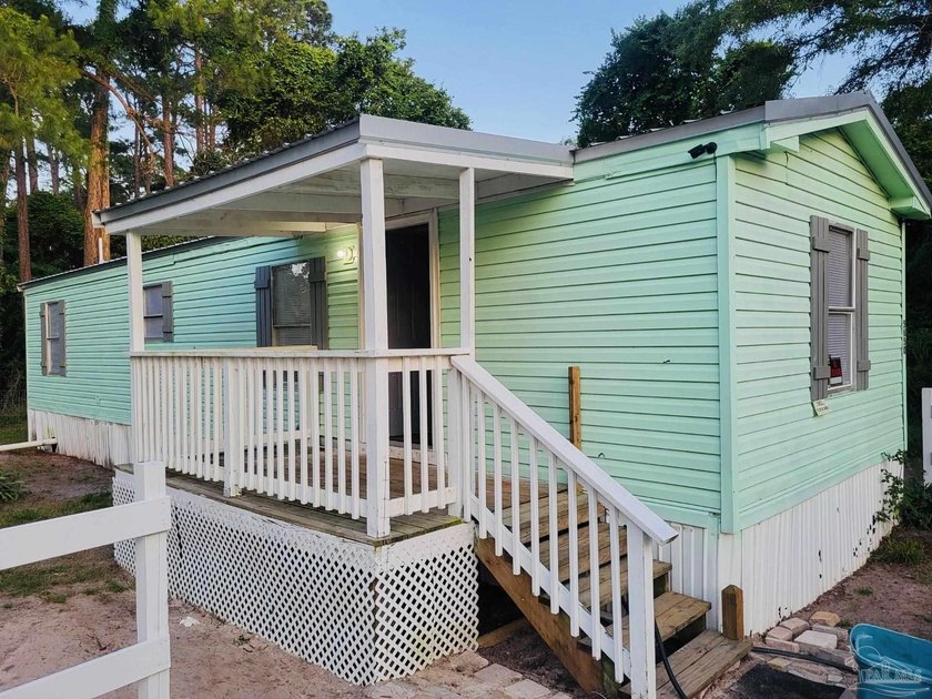 Discover refined living in this beautifully maintained - Beach Home for sale in Gulf Breeze, Florida on Beachhouse.com
