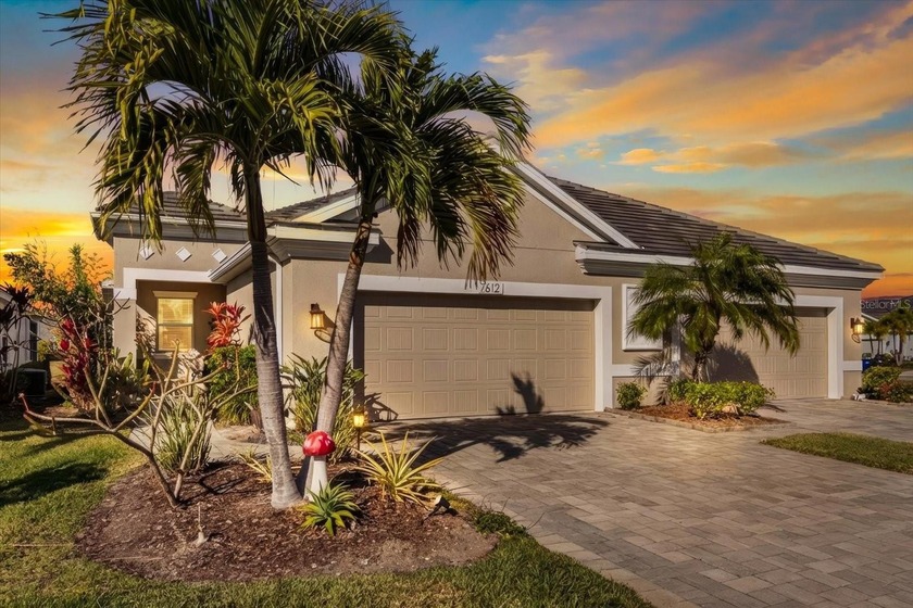 Welcome to easy Florida living in this charming - Beach Home for sale in Sarasota, Florida on Beachhouse.com