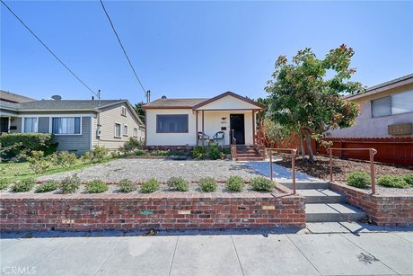 Fantastic opportunity to own 2 homes on one lot in the ocean - Beach Townhome/Townhouse for sale in San Pedro, California on Beachhouse.com