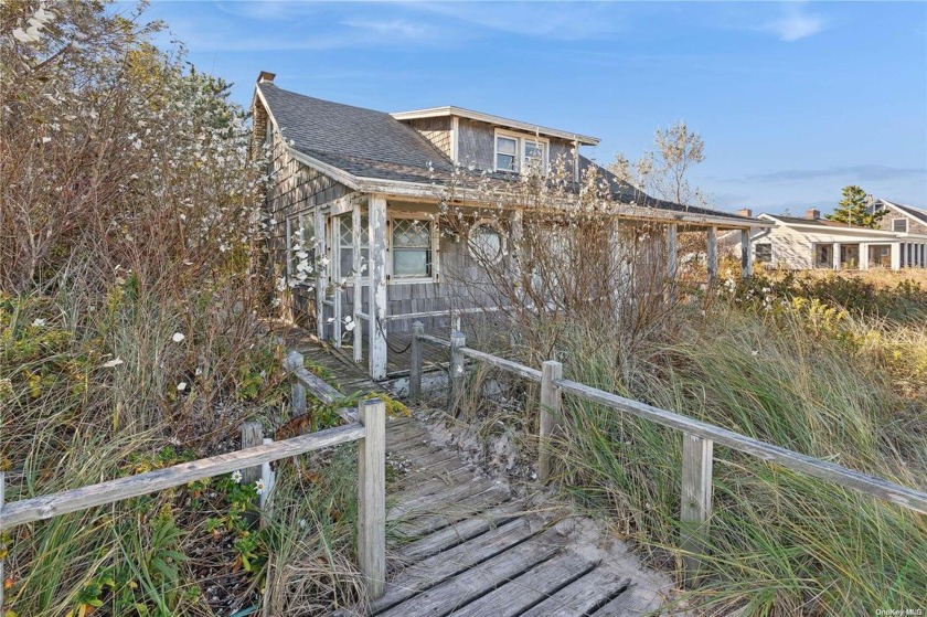 Welcome to 108 Creek Rd, Wading River NY, 11792 - a delightful - Beach Home for sale in Wading River, New York on Beachhouse.com