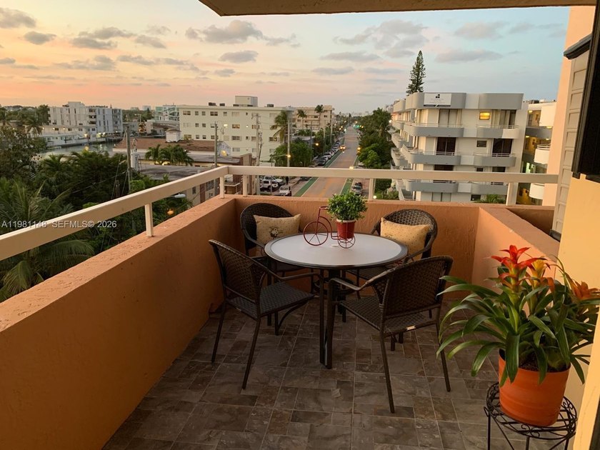 Beautiful fully renovated 2BD/2BA apartment with modern upgrades - Beach Condo for sale in Miami Beach, Florida on Beachhouse.com