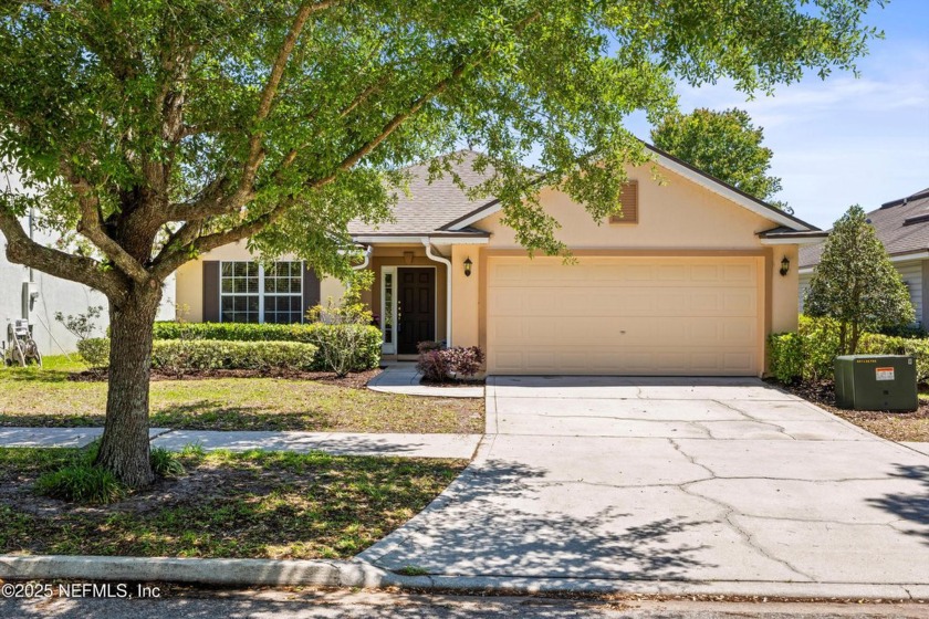 ***MOTIVATED SELLER***
Enjoy this 4/2 home tucked away in the - Beach Home for sale in Middleburg, Florida on Beachhouse.com