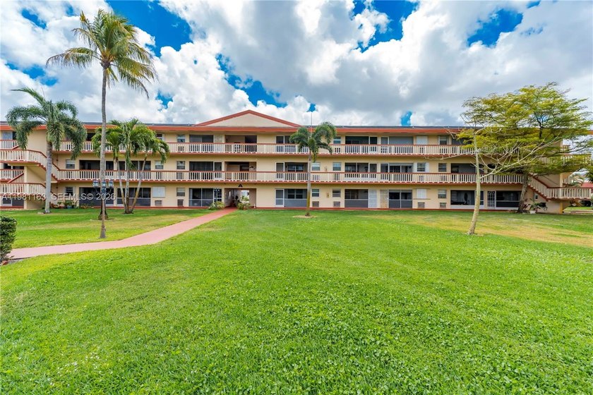 Completely remodeled unit featuring brand-new flooring - Beach Condo for sale in Hollywood, Florida on Beachhouse.com