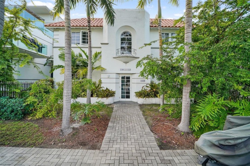 Charming 2-bedroom, 2-bathroom corner unit located within a - Beach Condo for sale in Miami Beach, Florida on Beachhouse.com