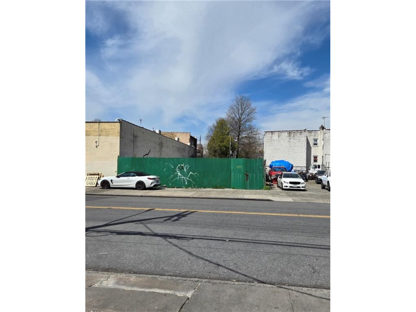 Empty Lot: 40' x 100' 
Zoning: R3-2, C2-2 
Community District - Beach Lot for sale in Brooklyn, New York on Beachhouse.com