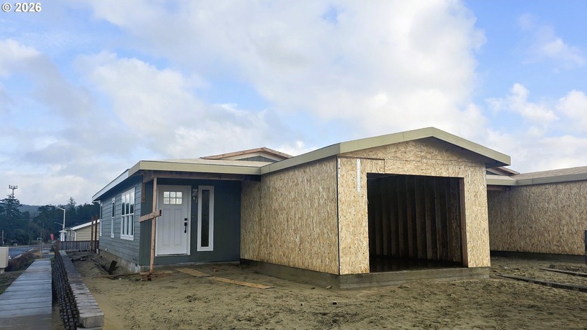 Don't miss your chance to own a beautiful cozy 3 Bed, 2 Bath, 1 - Beach Home for sale in Florence, Oregon on Beachhouse.com