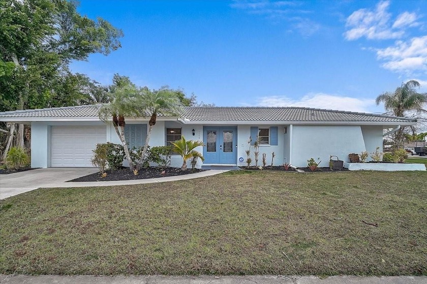 Under contract-accepting backup offers. GULF GATE GEM that is - Beach Home for sale in Sarasota, Florida on Beachhouse.com