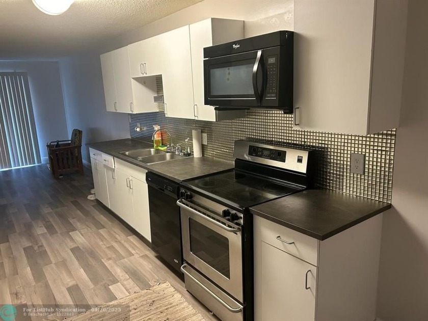 beautifully renovated spacious one bedroom condo in Central Fort - Beach Condo for sale in Fort Pierce, Florida on Beachhouse.com