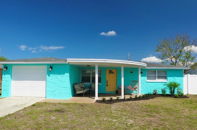 PRICE IMPROVEMENT+SELLER MOTIVATED!! Freshly painted and brand - Beach Home for sale in Holiday, Florida on Beachhouse.com