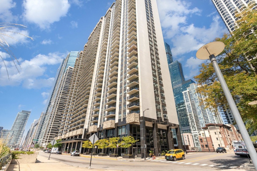 Spacious, Junior One-Bedroom on a high floor with a gorgeous - Beach Condo for sale in Chicago, Illinois on Beachhouse.com