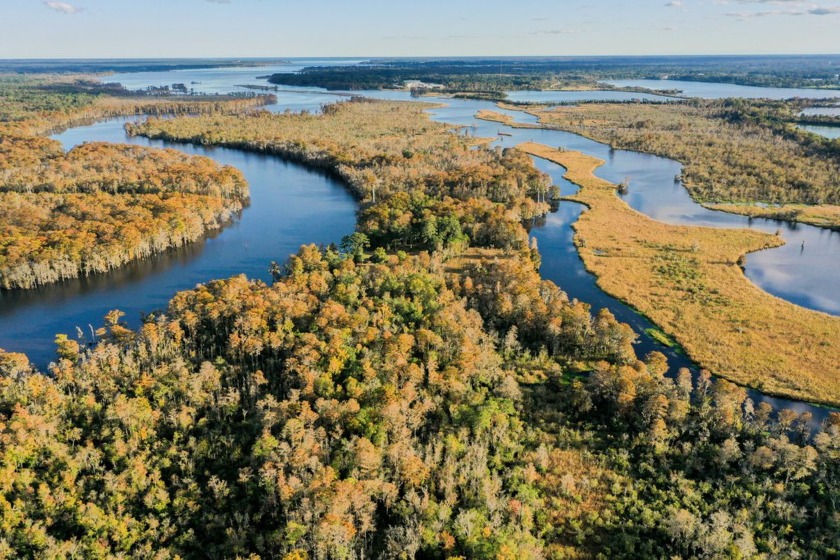 Hayden Outdoors proudly presents one of the most unique - Beach Home for sale in New Bern, North Carolina on Beachhouse.com