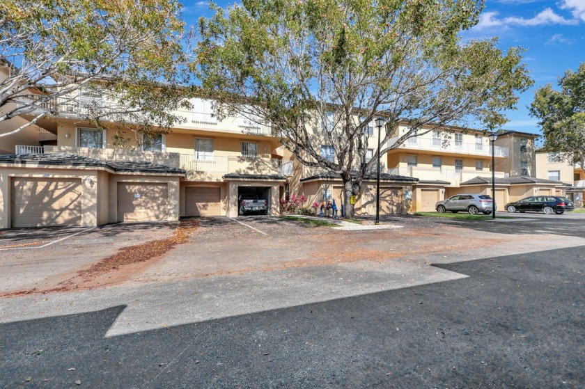 Rarely available first floor unit, kitchen remodeled a couple of - Beach Condo for sale in Wellington, Florida on Beachhouse.com