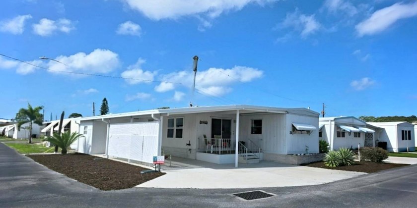 28 Bliss Road - Prime Island Living, within a mile to the - Beach Home for sale in Venice, Florida on Beachhouse.com