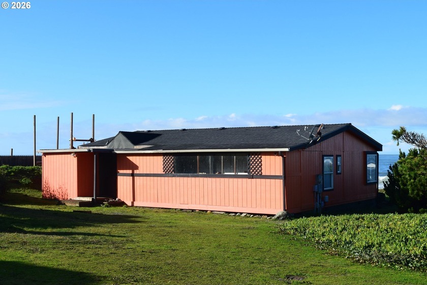 Oceanfront manufactured home offering breathtaking Pacific Ocean - Beach Home for sale in Gold Beach, Oregon on Beachhouse.com