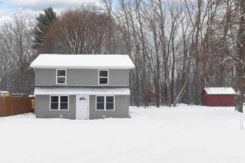 This home has it ALL! Hard to find home that is truly move-in - Beach Home for sale in Fairview, Pennsylvania on Beachhouse.com