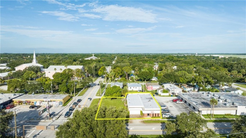 In the heart of downtown on 14th St, opportunity knocks! This - Beach Commercial for sale in Vero Beach, Florida on Beachhouse.com