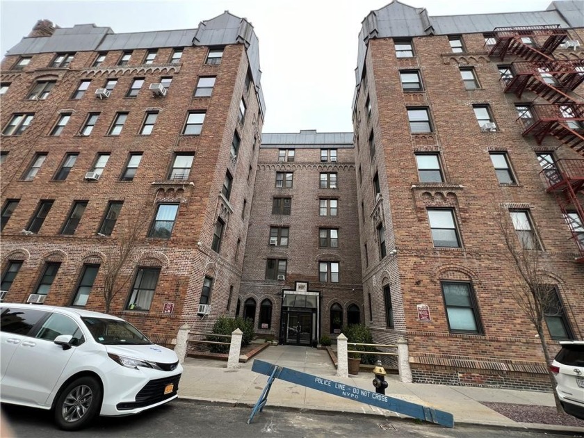 Prime Brighton Beach !!!  1 bedroom coop with oceanview ! - Beach Apartment for sale in Brooklyn, New York on Beachhouse.com