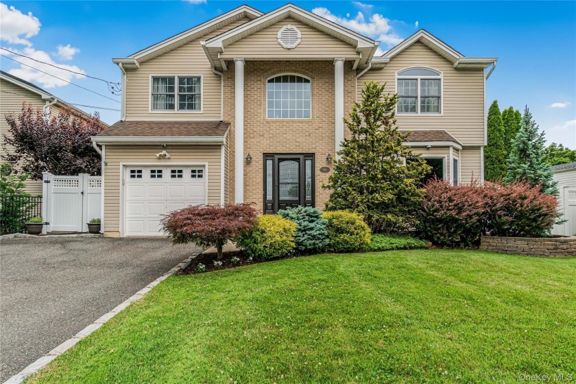 Built in 2003, this beautifully maintained home offers a - Beach Home for sale in Massapequa, New York on Beachhouse.com