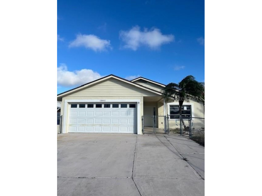 A remodeled 2/2/1+ with a HUGE bonus room (formally an enclosed - Beach Home for sale in Hudson, Florida on Beachhouse.com