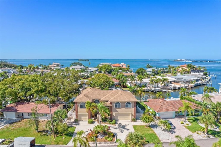 WOW! Luxury WATERFRONT living in paradise! Truly a boater's - Beach Home for sale in Dunedin, Florida on Beachhouse.com