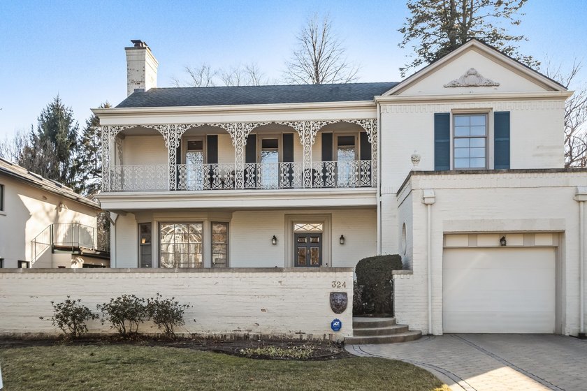 Elegant, light-filled, and ideally located, this beautifully - Beach Home for sale in Evanston, Illinois on Beachhouse.com