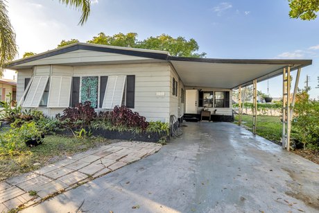 This spacious 3 bedroom, 2 bath home is one of the best units in - Beach Home for sale in Pompano Beach, Florida on Beachhouse.com