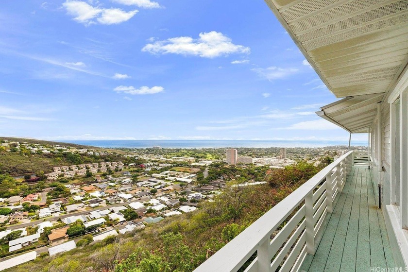 This is the first time ever that this house has been available - Beach Home for sale in Honolulu, Hawaii on Beachhouse.com