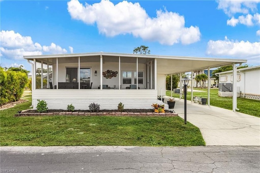 Enjoy the Florida boating lifestyle in this fully remodeled and - Beach Home for sale in Fort Myers, Florida on Beachhouse.com