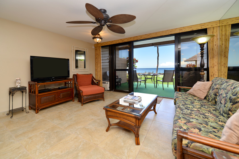 Ground floor Ocean Front! Swim with Turtles! Free Sunsets! - Beach Vacation Rentals in Lahaina, Hawaii on Beachhouse.com