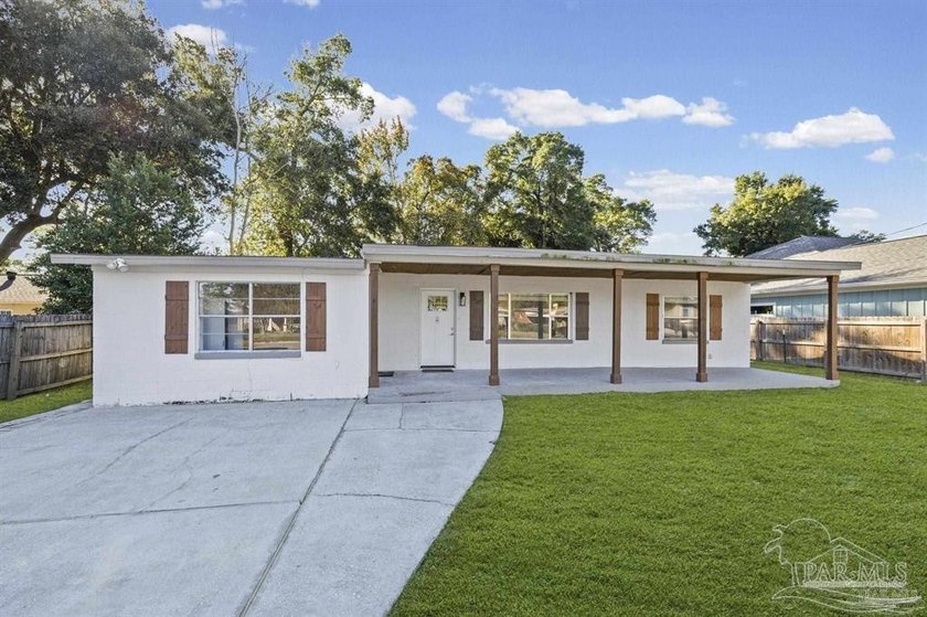 Experience the best of Pensacola living at 1631 E Hayes St, a - Beach Home for sale in Pensacola, Florida on Beachhouse.com