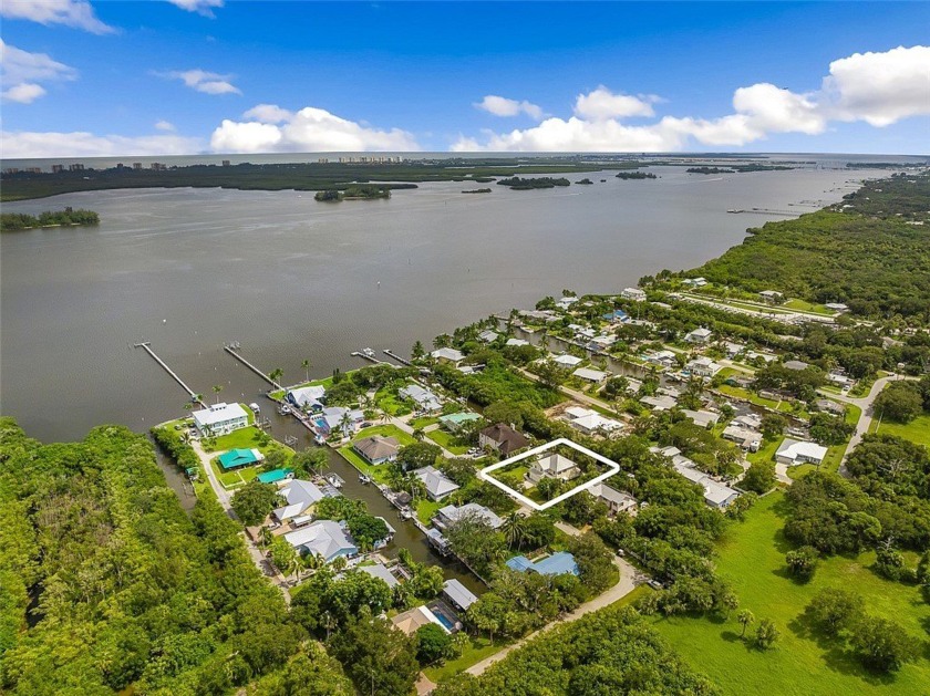 Boater's waterfront paradise in St. Lucie Village! This 3 bed, 2 - Beach Home for sale in Fort Pierce, Florida on Beachhouse.com