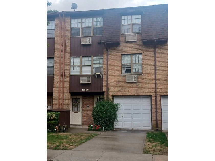 Renovated Two family townhouse, three levels, finished ground - Beach Home for sale in Howard Beach, New York on Beachhouse.com