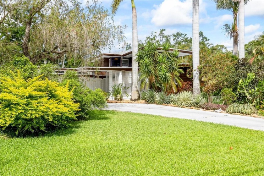 Nestled along the tranquil back nine of the prestigious - Beach Home for sale in St. Petersburg, Florida on Beachhouse.com