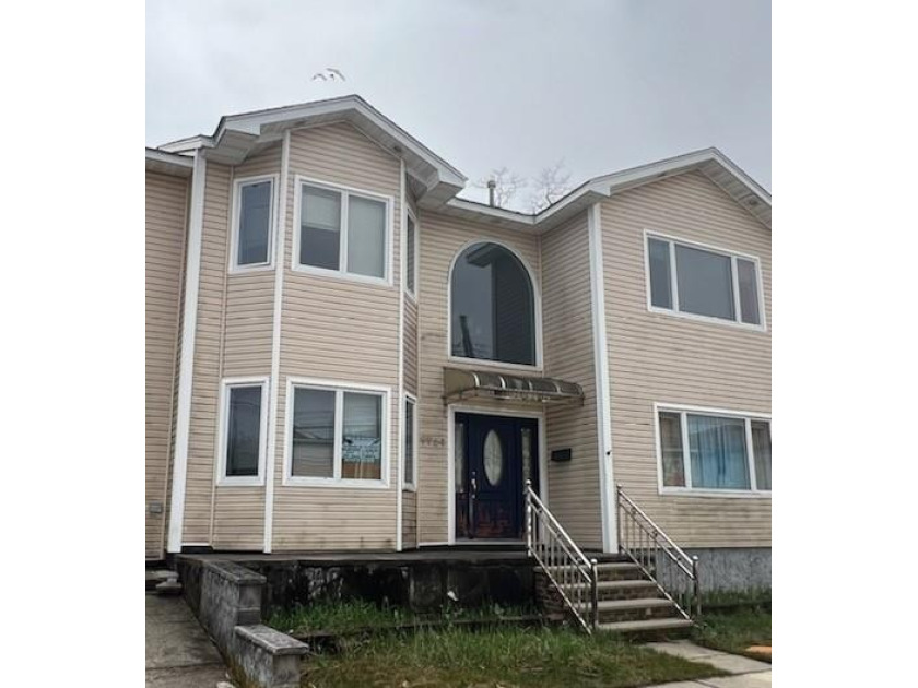 EXTRA Large TWO Family In HOWARD BEACH On Oversized 90' x 80' - Beach Home for sale in Howard Beach, New York on Beachhouse.com