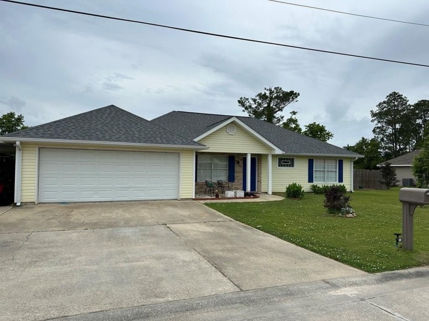 Beautiful and Move-In Ready, updated low maintenance home that - Beach Home for sale in Waveland, Mississippi on Beachhouse.com