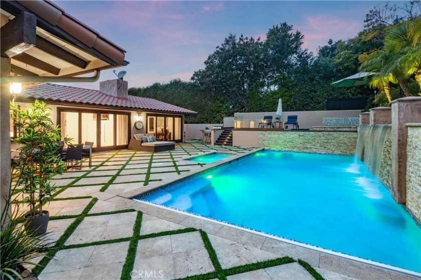 Perched above the street, this sleek contemporary home blends - Beach Home for sale in Palos Verdes Estates, California on Beachhouse.com