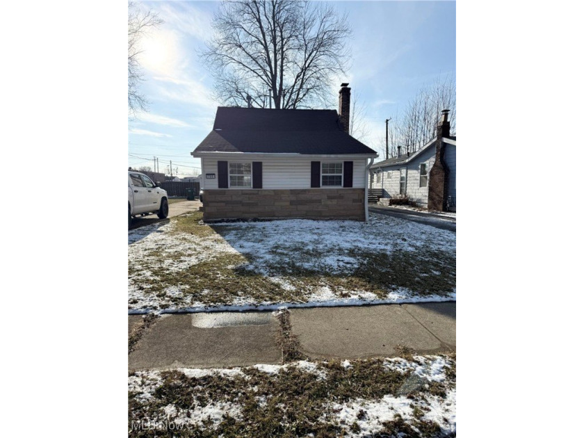 This 2 bedroom, one floor is perfect for a beginner home or to - Beach Home for sale in Willowick, Ohio on Beachhouse.com