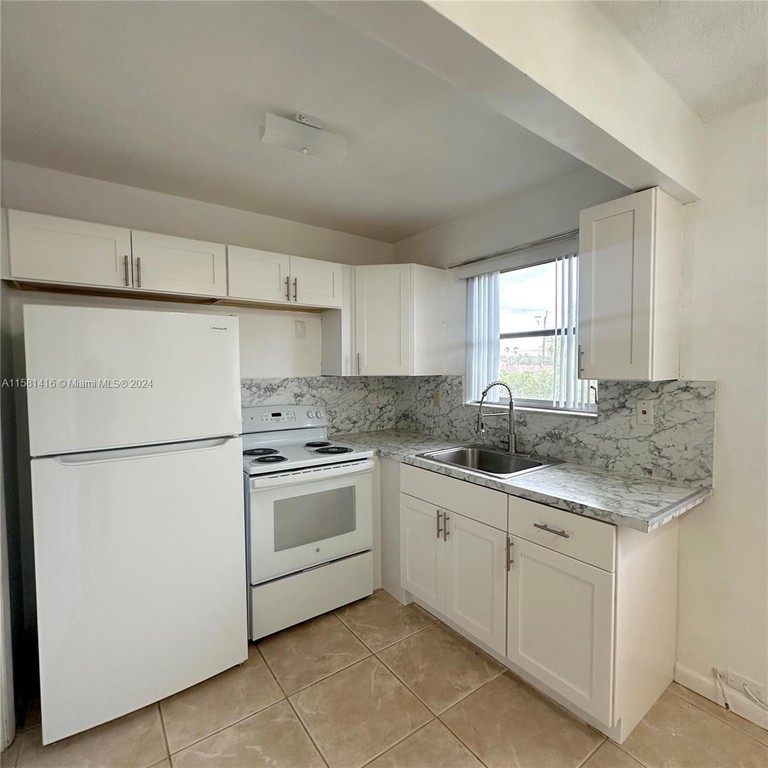 Small boutique building with 20 units. Kitchen features new - Beach Condo for sale in Hollywood, Florida on Beachhouse.com