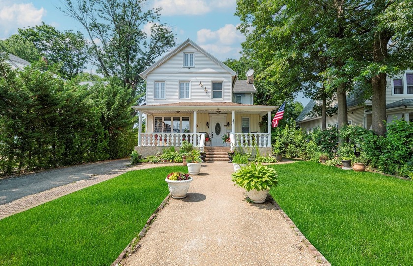 Great Neck North Charming Colonial On a Magnificent 50 x 200 - Beach Home for sale in Great Neck, New York on Beachhouse.com