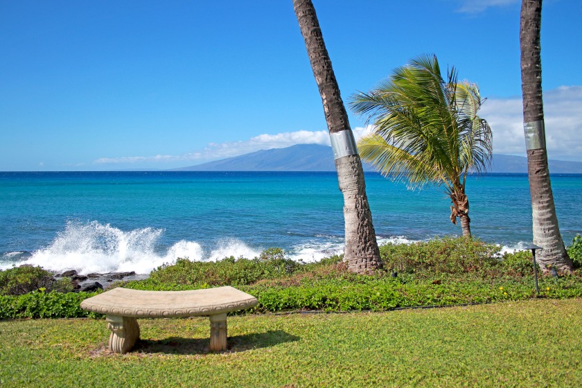 Gorgeous Views of Islands in the - Beach Vacation Rentals in Lahaina, Hawaii on Beachhouse.com